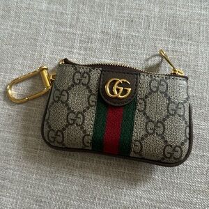 gucci key holder/pouch. slightly used, no damage; box and dust bag included